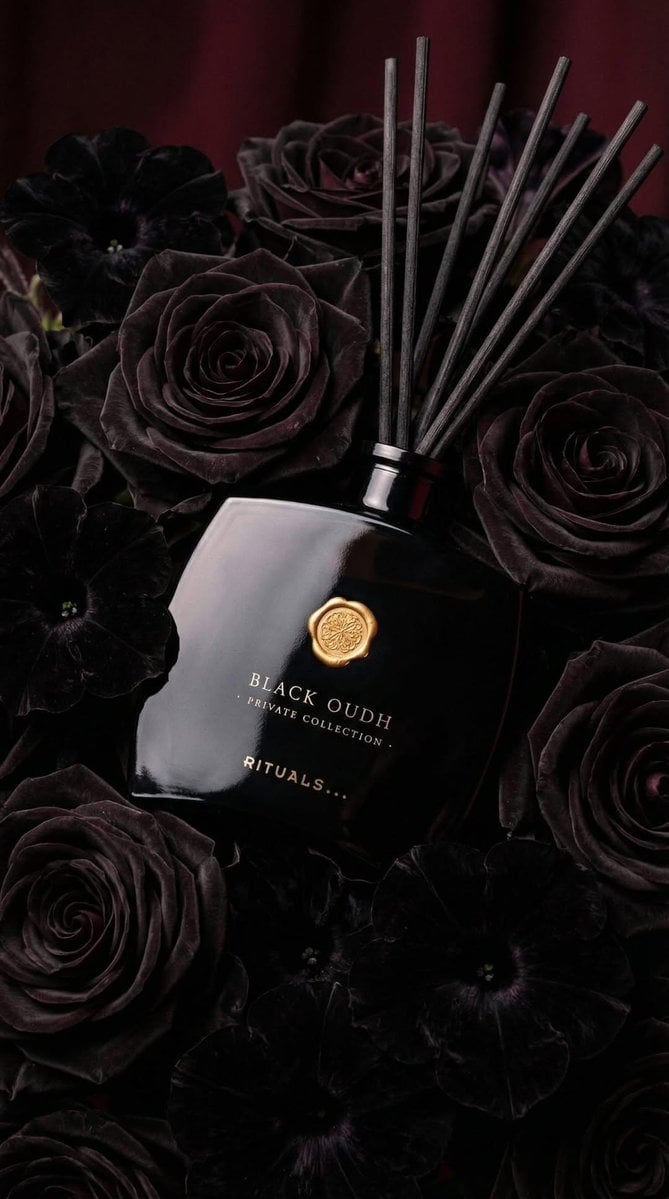 Photography AI image prompt preview: Ultra-realistic luxury product photography of a black glass reed diffuser bottle labeled “BLACK OUDH – (image 4)